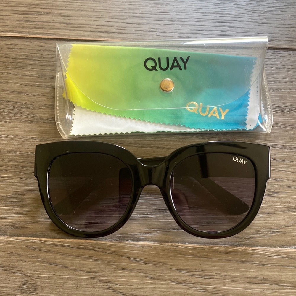 Quay Large Black Sunglasses